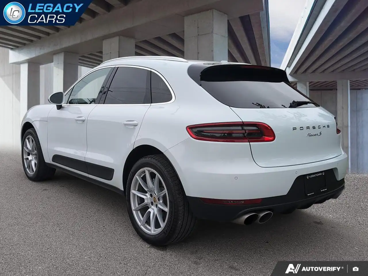 Porsche Macan photo Porsche Macan