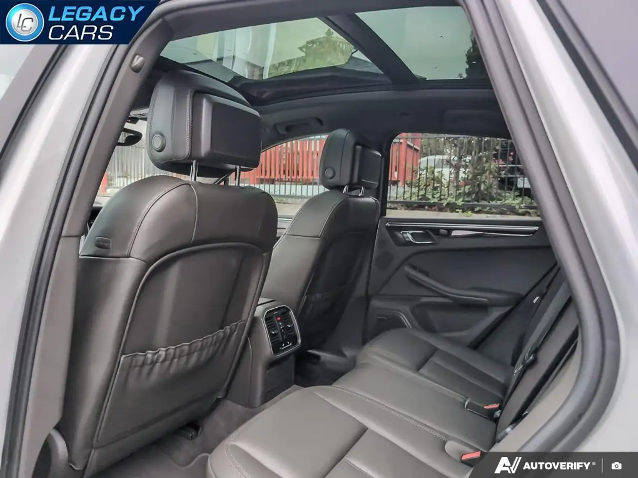 Porsche Macan photo Porsche Macan