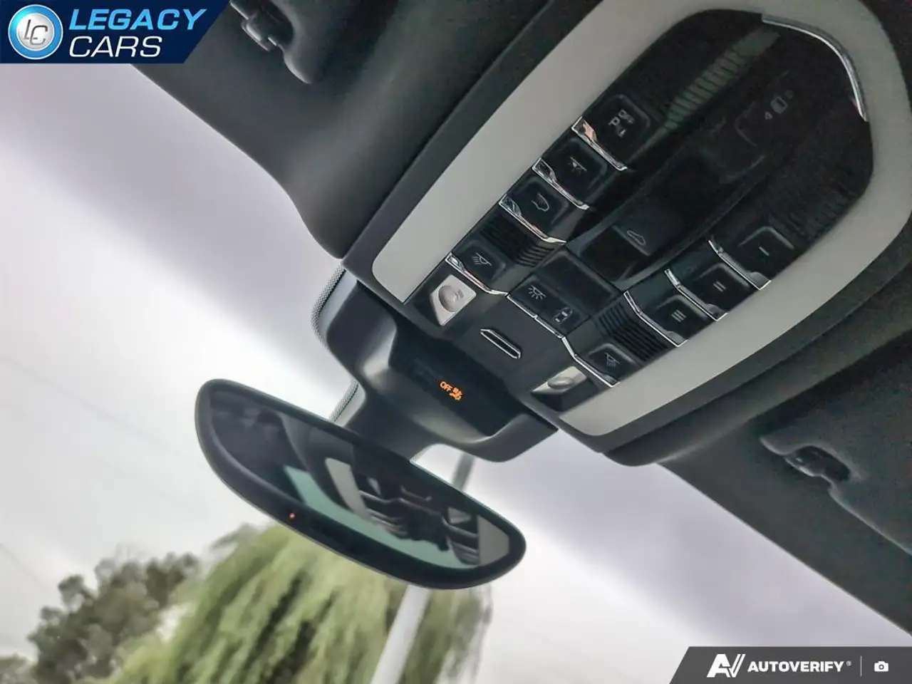 Porsche Macan photo Porsche Macan