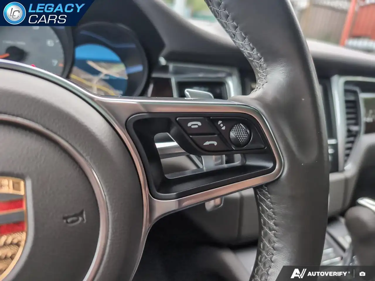 Porsche Macan photo Porsche Macan