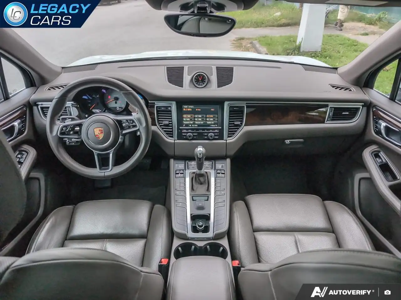Porsche Macan photo Porsche Macan