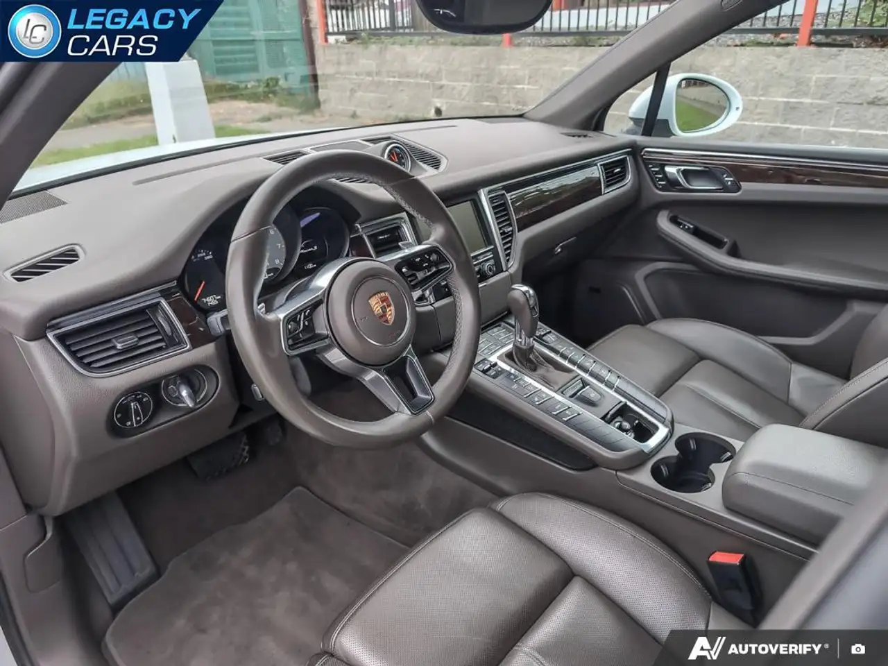 Porsche Macan photo Porsche Macan