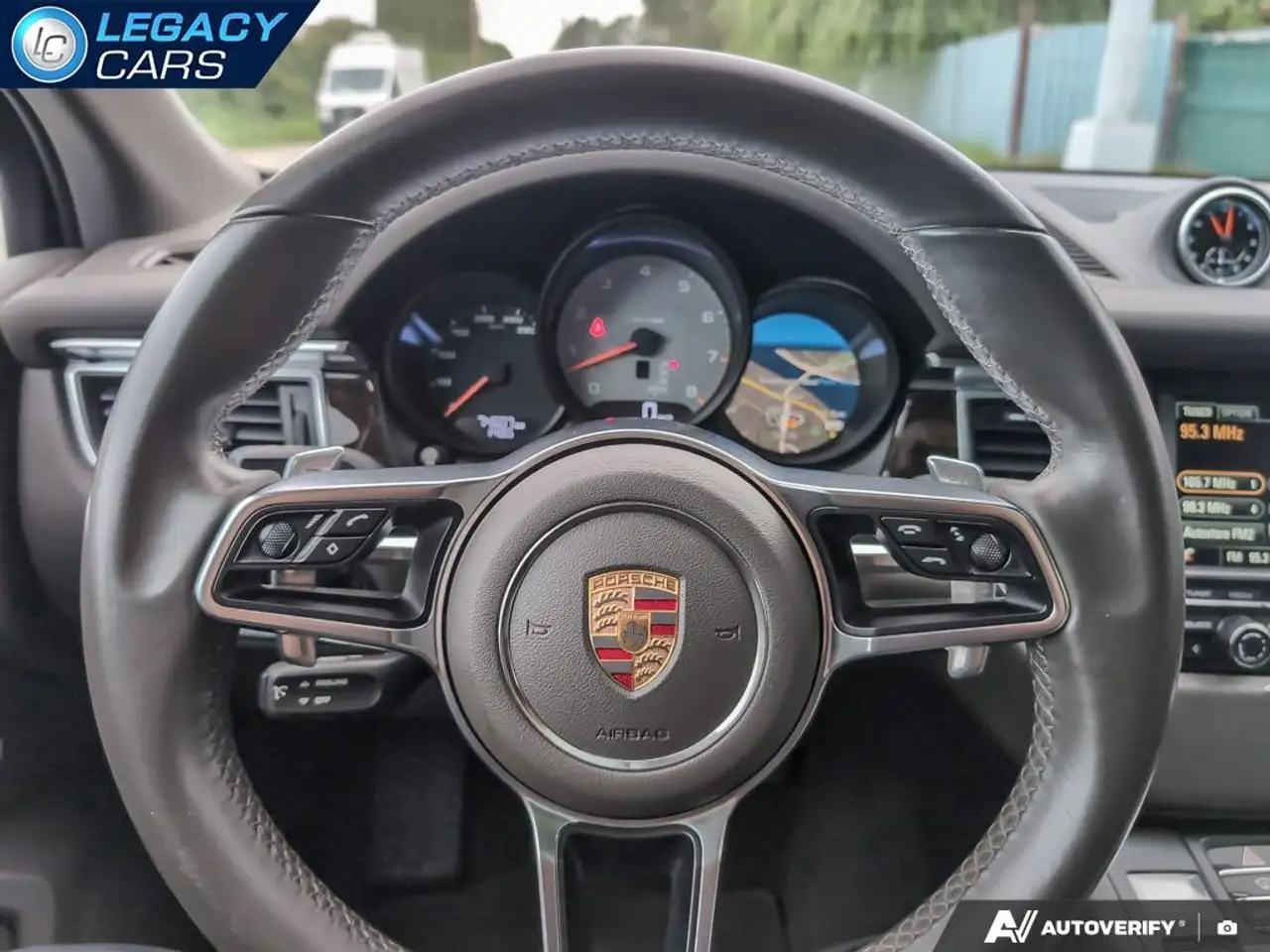 Porsche Macan photo Porsche Macan