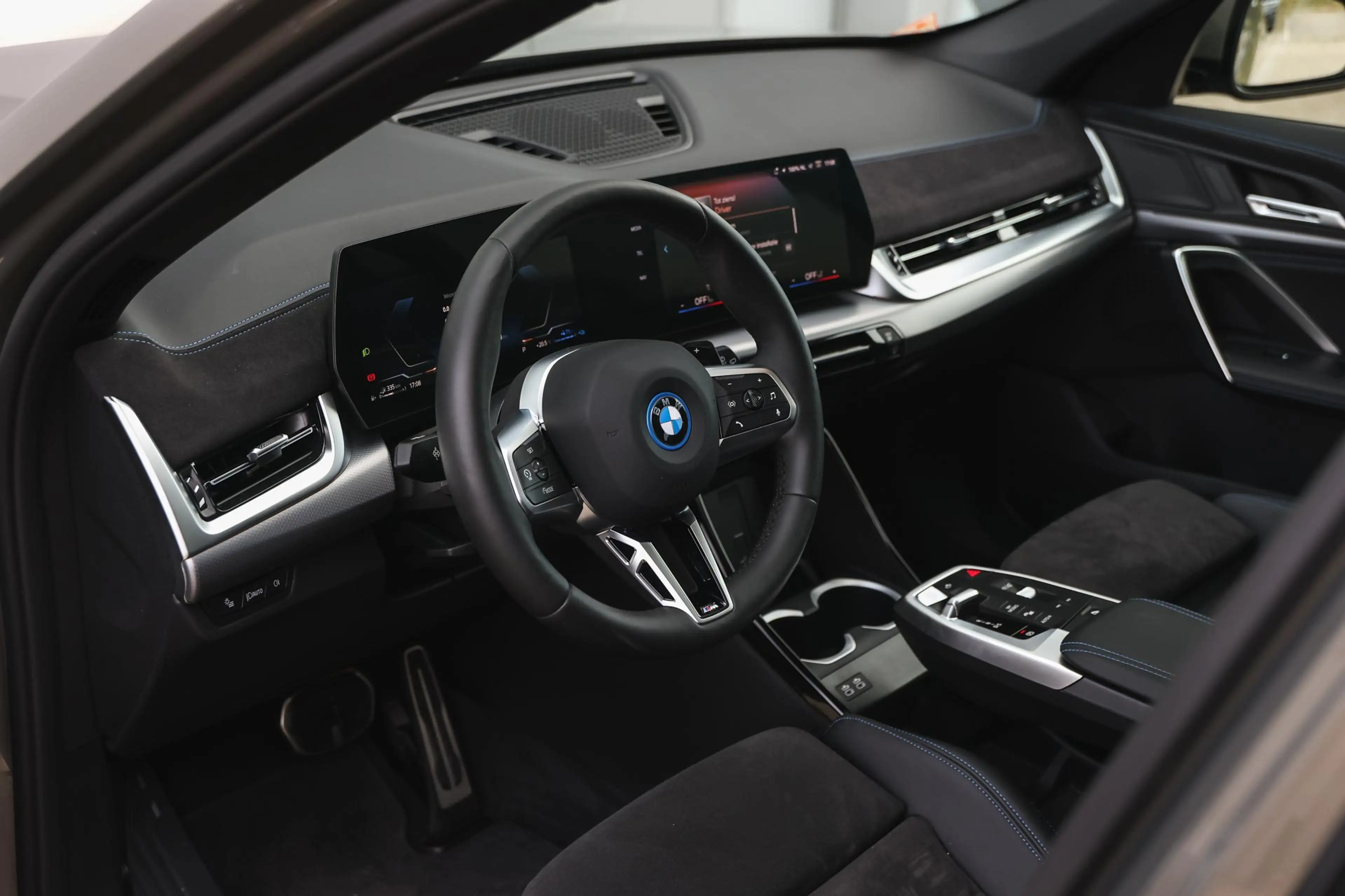 BMW X1 xDrive25e M Sport Automaat / Panoramadak / Trekhaa — photo 10