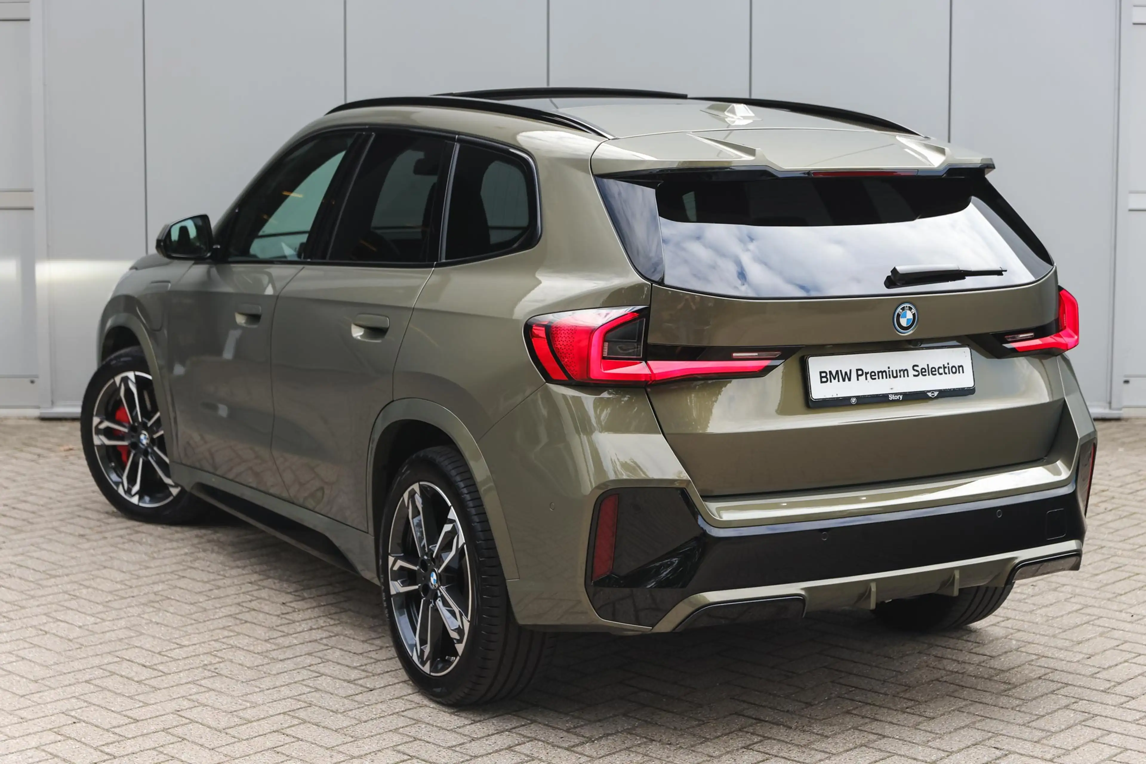 BMW X1 xDrive25e M Sport Automaat / Panoramadak / Trekhaa — photo 2