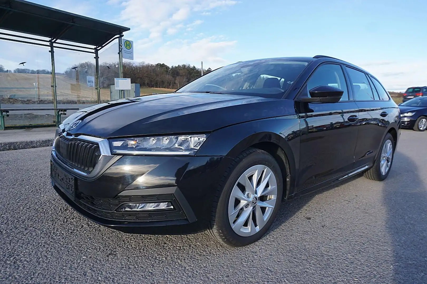 Skoda Octavia Combi 2,0 TDI Ambition DSG Schwarz - 2