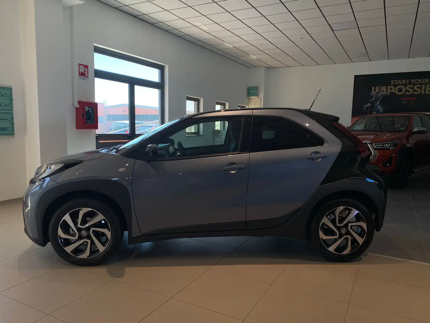 Toyota Aygo X Aygo X 1.0 Trend 72cv Grigio - 2