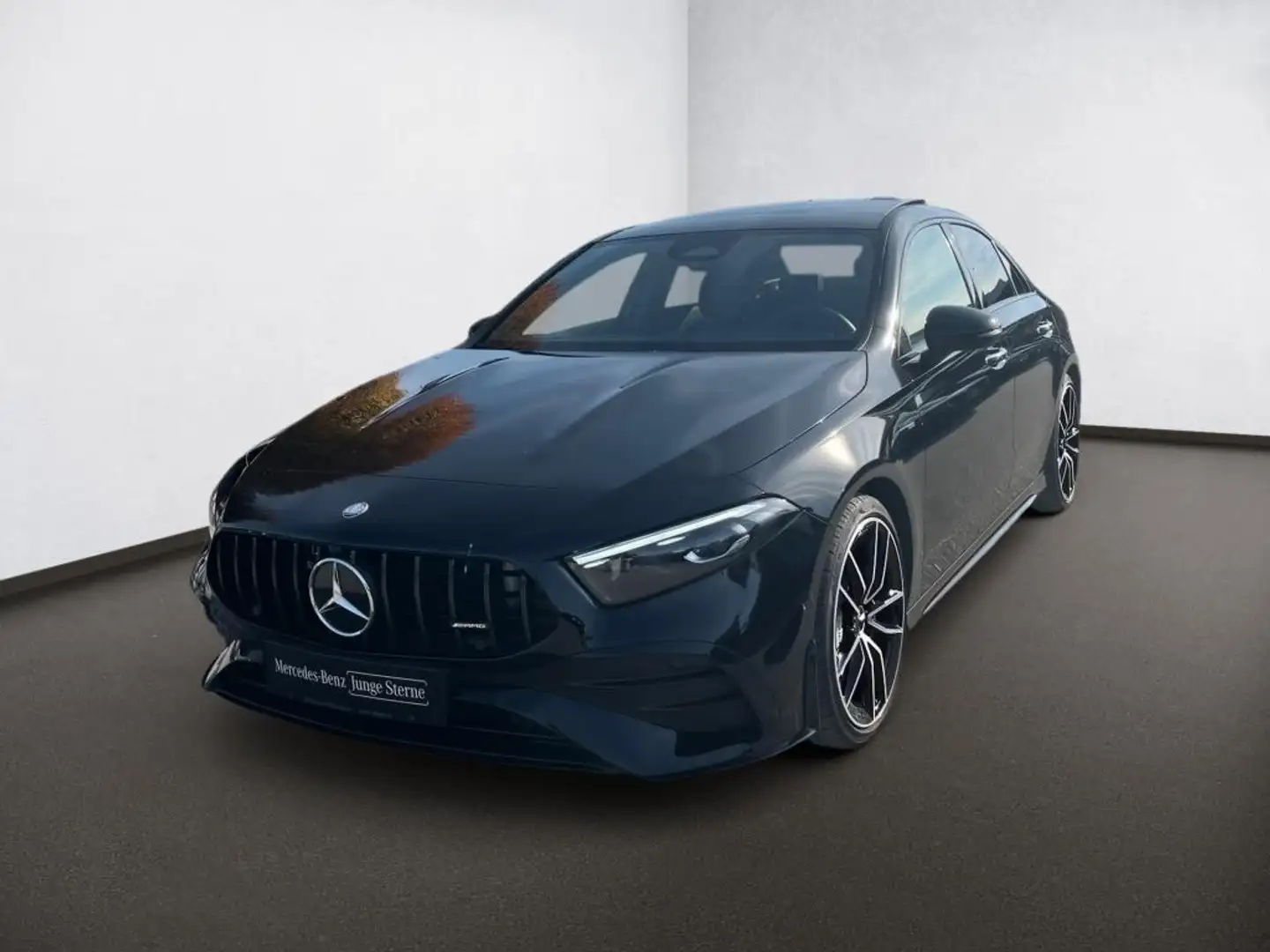 Mercedes-Benz A 35 AMG 4M Limousine AERO*Pano*Night-II*19*WiP* Schwarz - 2