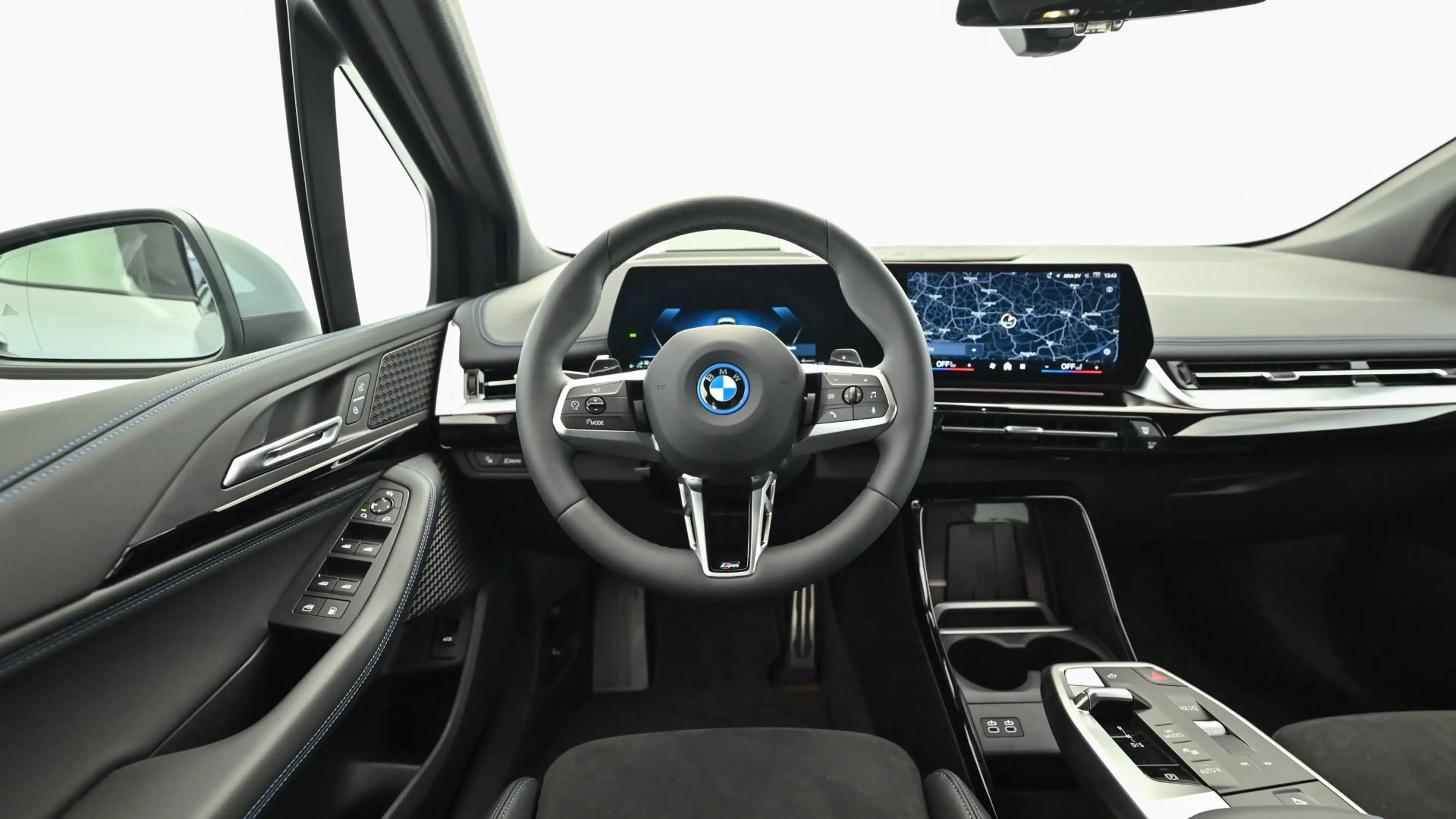 BMW 225 e xDrive — photo 9