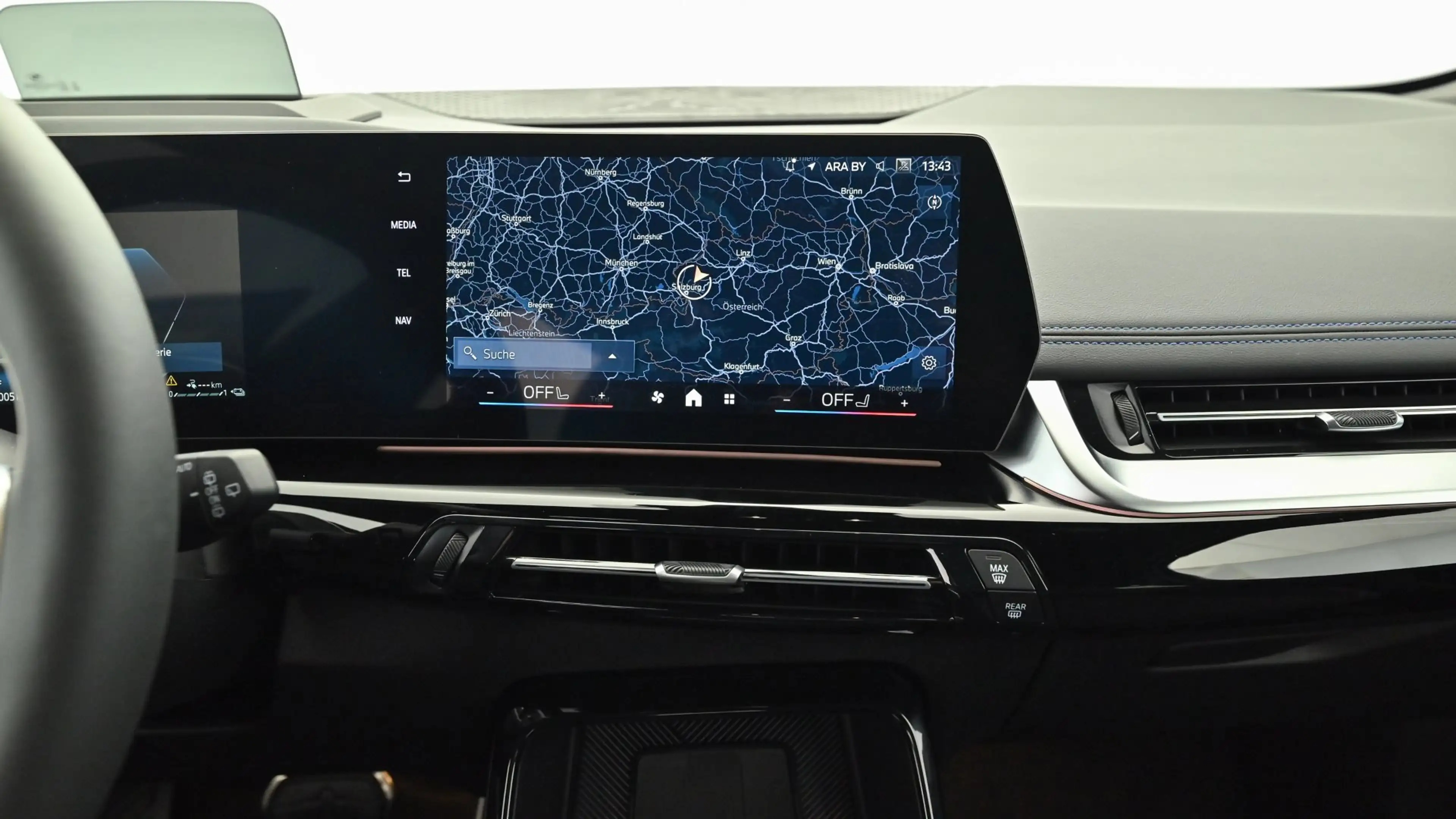 BMW 225 e xDrive — photo 10