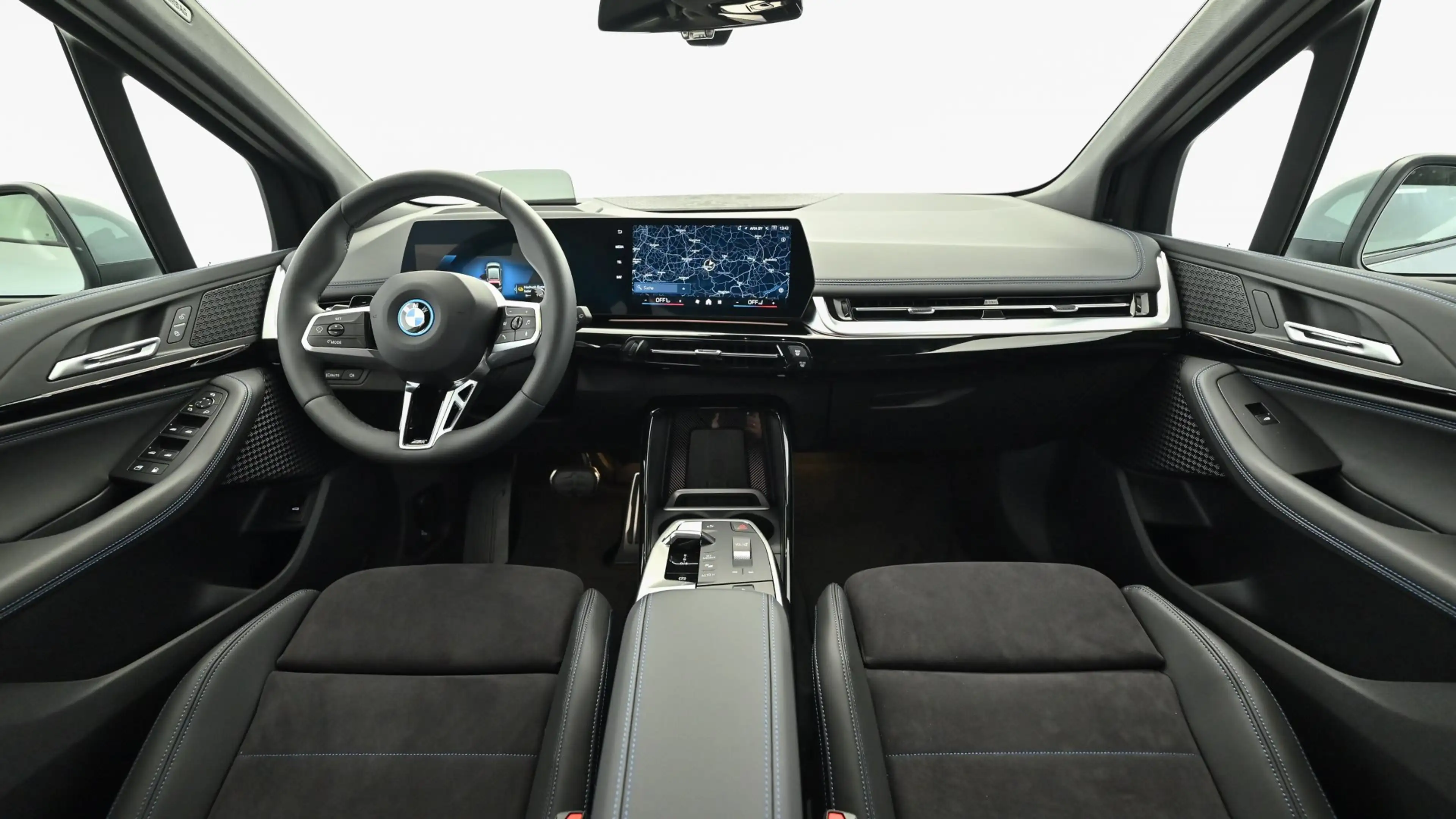 BMW 225 e xDrive — photo 8