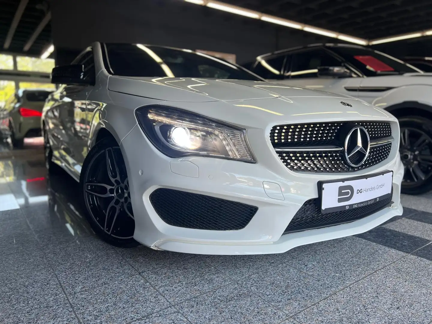 Mercedes-Benz CLA 200 CLA 200 CDI / d 4Matic AMG Line Night-Paket Weiß - 2