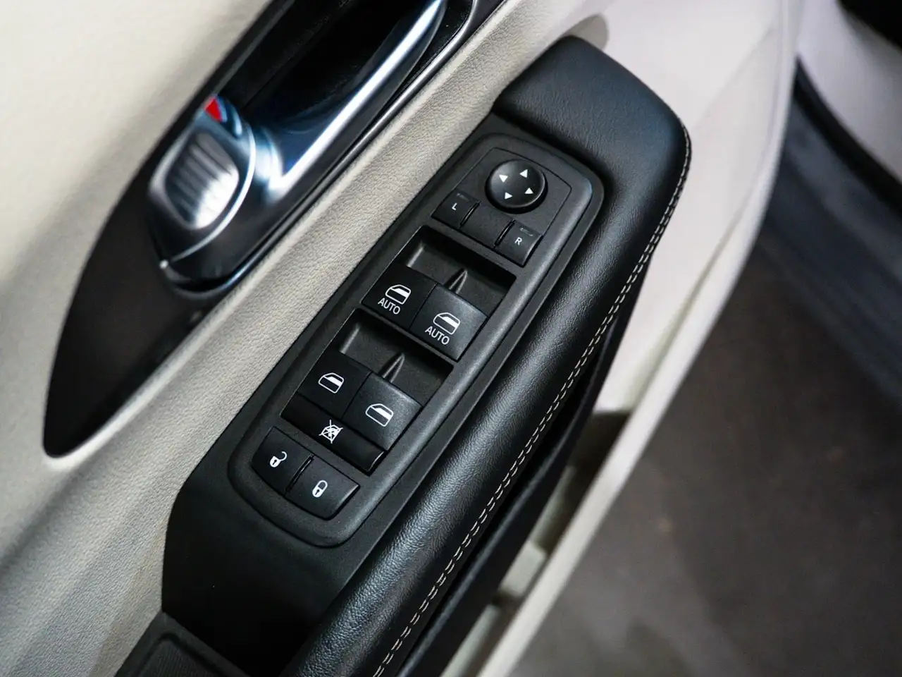 Chrysler Pacifica снимка Chrysler Pacifica