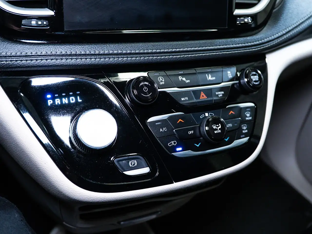 Chrysler Pacifica снимка Chrysler Pacifica