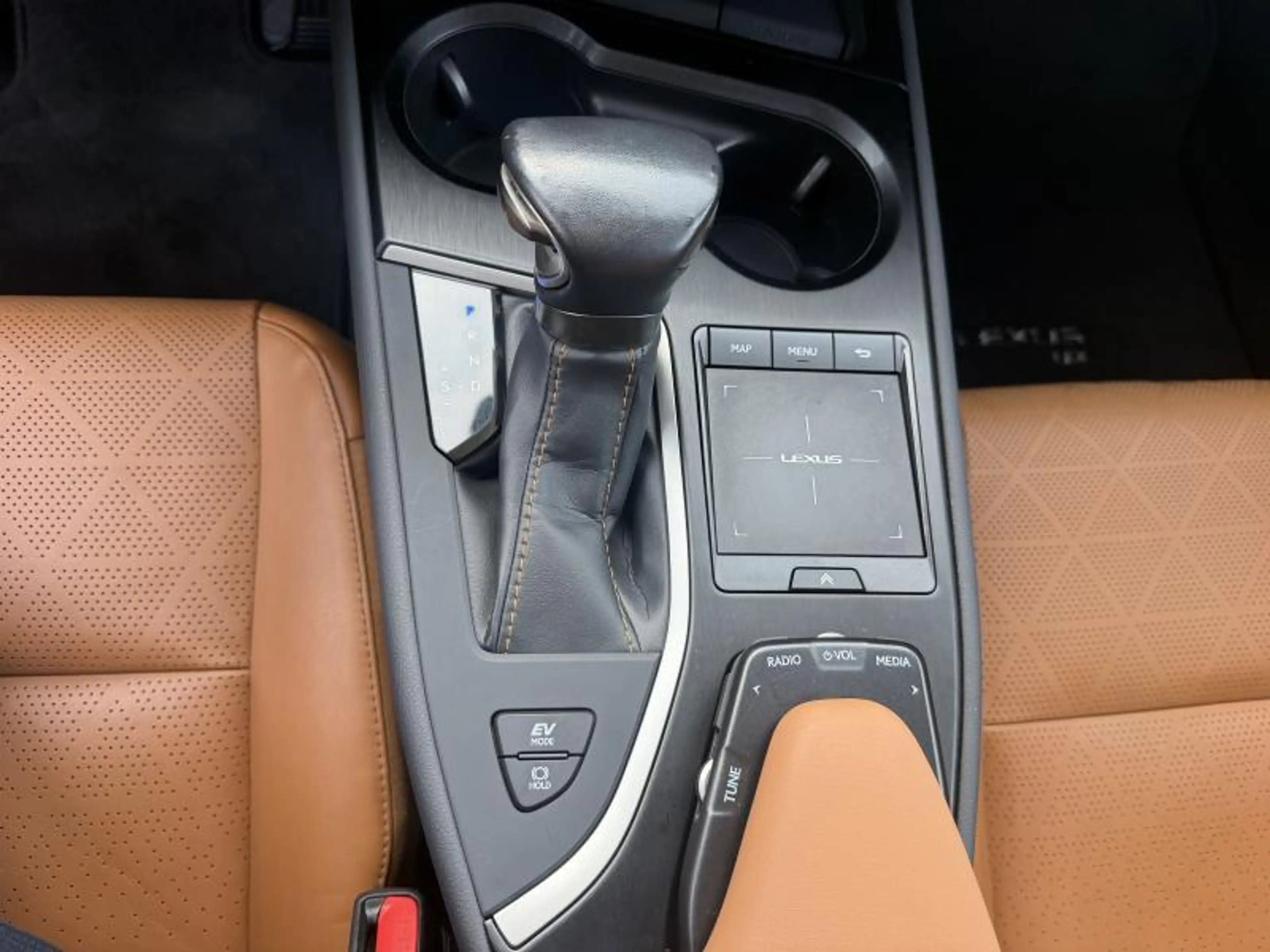 Lexus UX 250h Privilege Line — photo 6