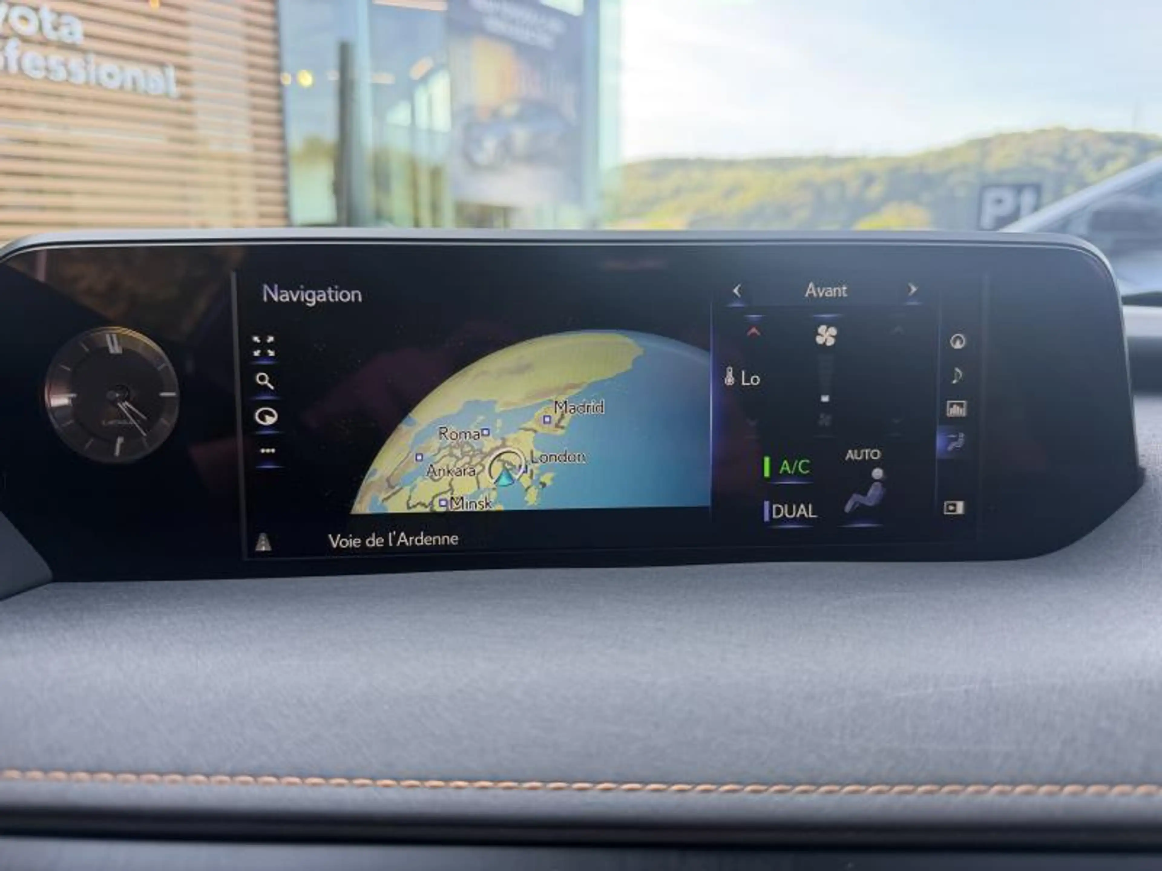 Lexus UX 250h Privilege Line — photo 8