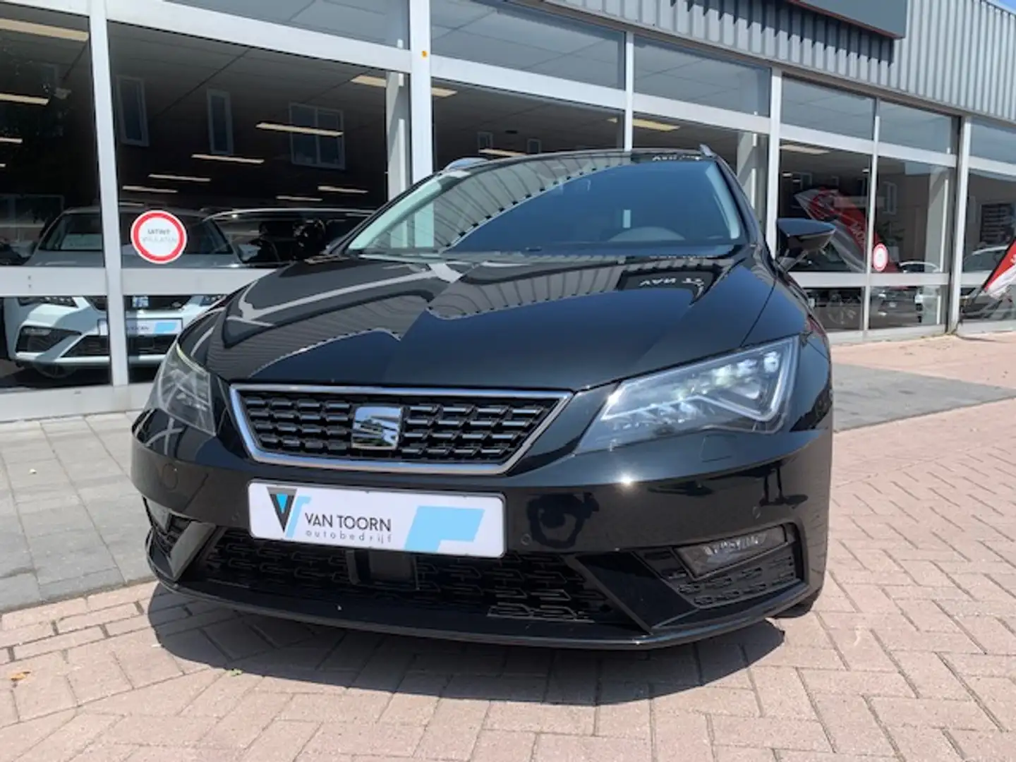 SEAT Leon ST 1.4 EcoTSI Xcellence , trekhaak, leder. Zwart - 2