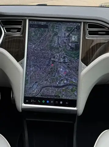 Tesla Model S view 13
