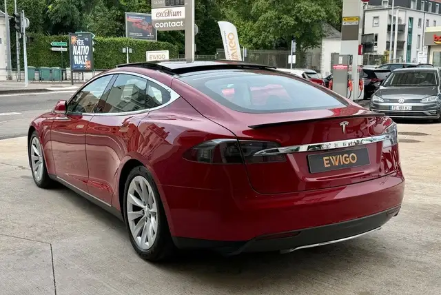 Tesla Model S view 10
