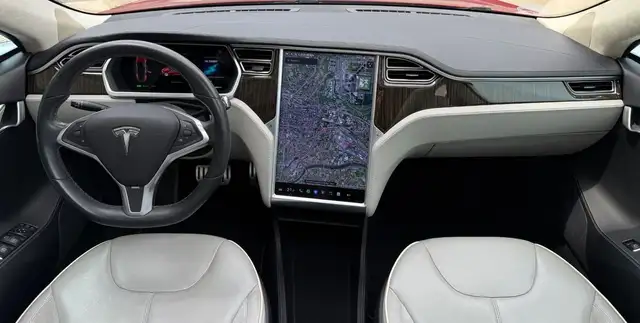 Tesla Model S view 3