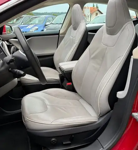 Tesla Model S view 5