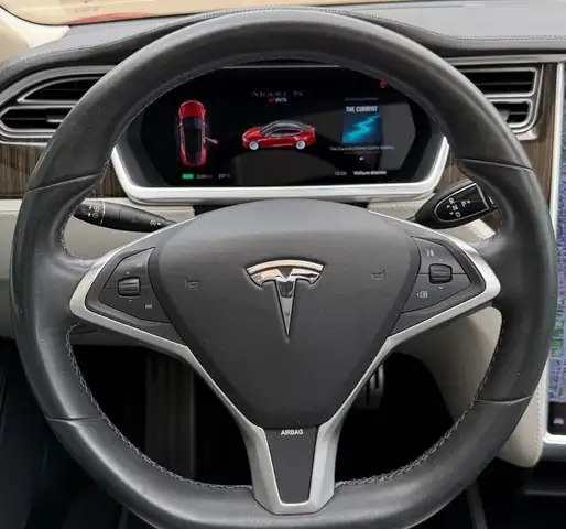Tesla Model S view 4