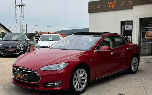 Tesla Model S view 11