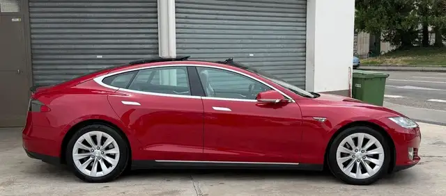 Tesla Model S view 8