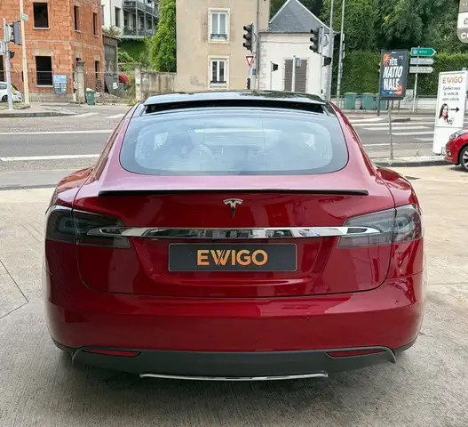 Tesla Model S view 9