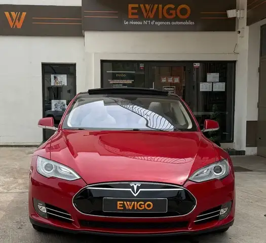 Tesla Model S view 12