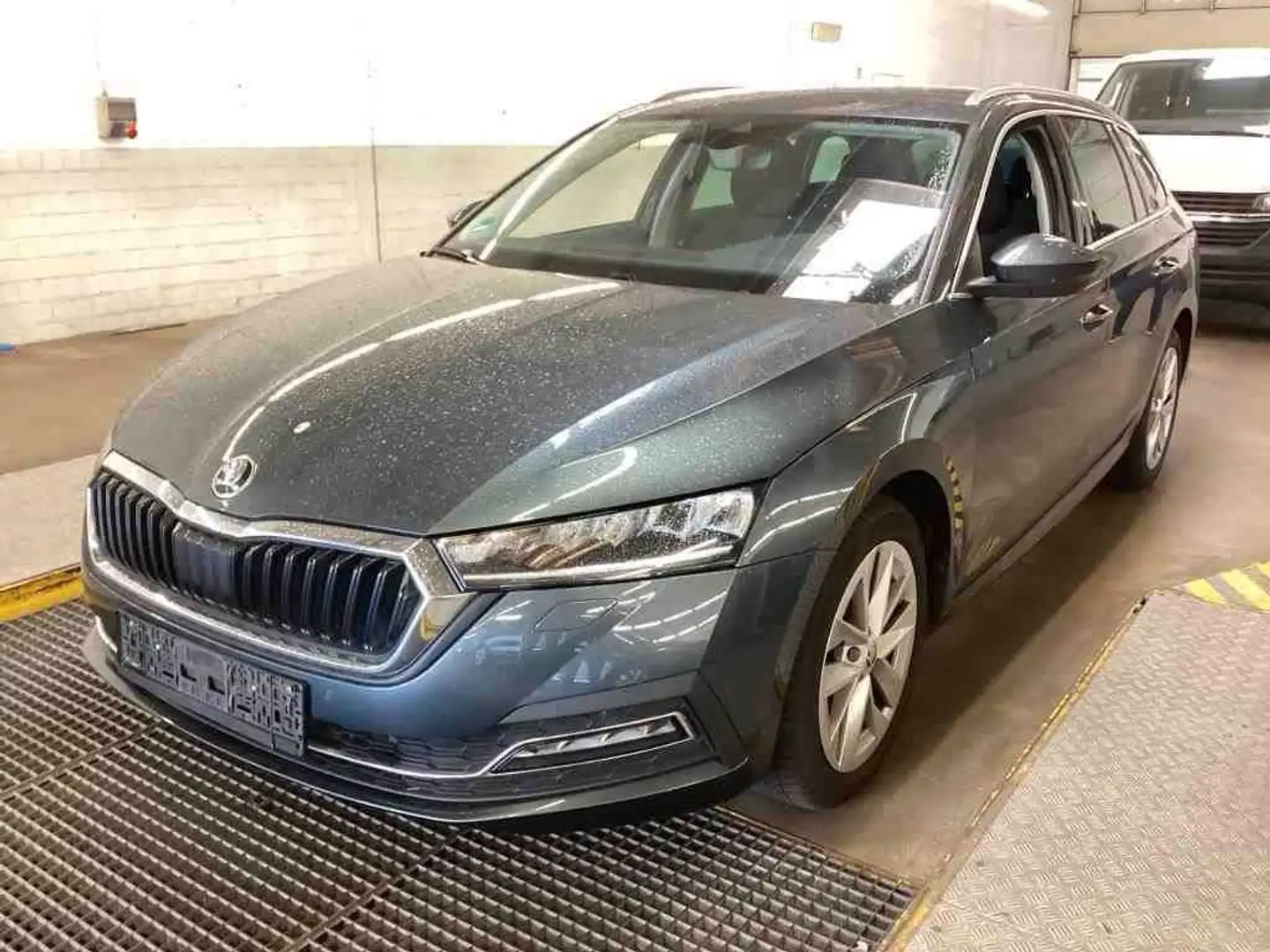 Skoda Octavia Combi First Edition2.0TDI DSG LED Navi Grau - 1