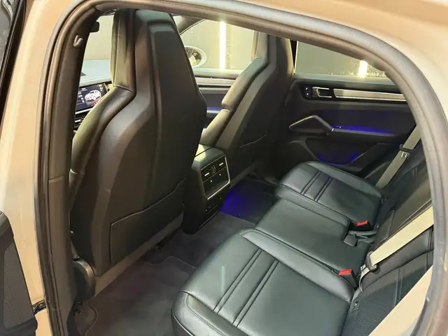 Porsche Cayenne view 13