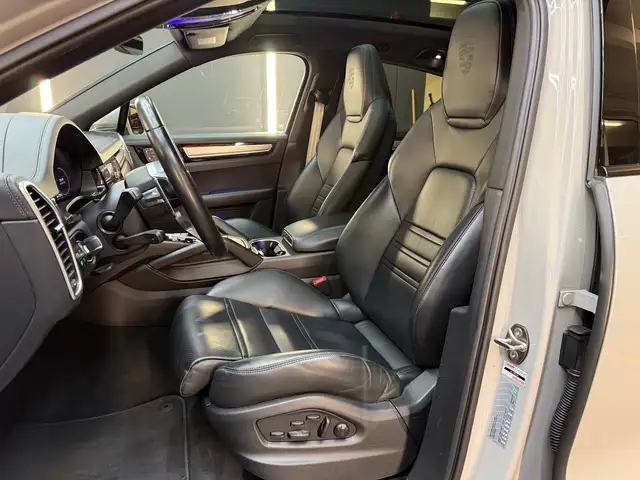 Porsche Cayenne view 5