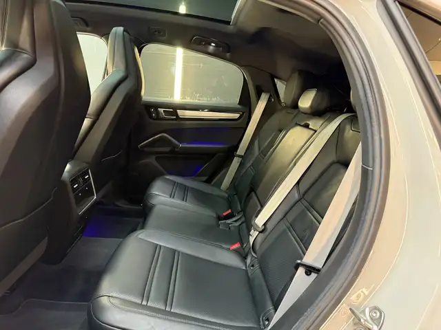 Porsche Cayenne view 14