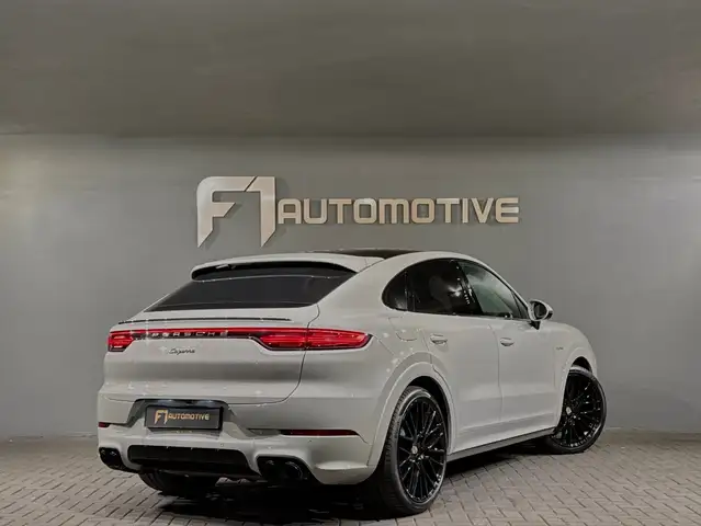 Porsche Cayenne view 3