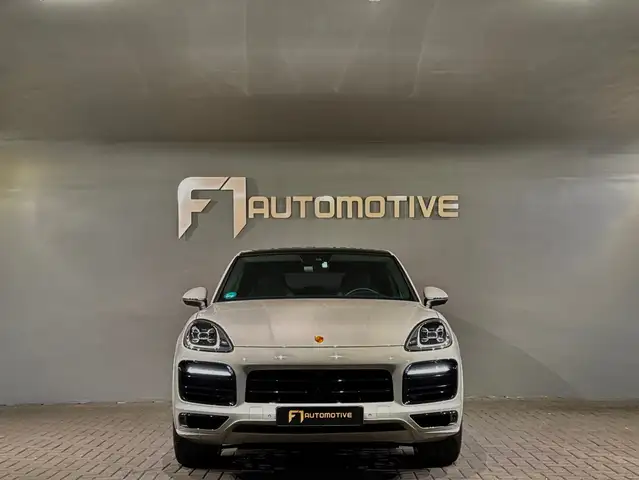 Porsche Cayenne view 9