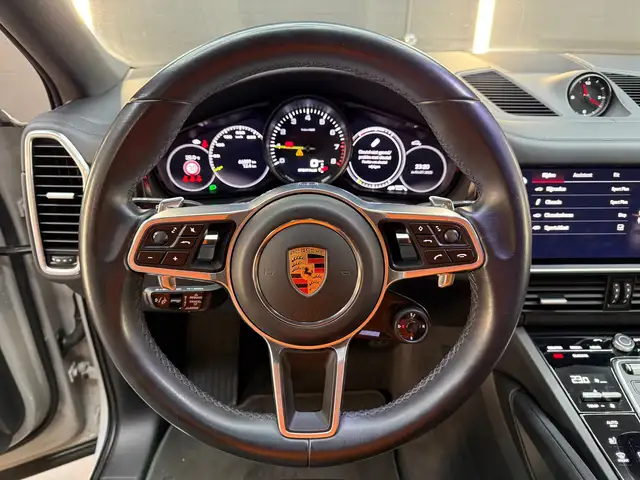 Porsche Cayenne view 15