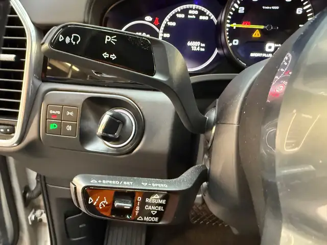 Porsche Cayenne view 16