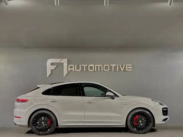 Porsche Cayenne view 12