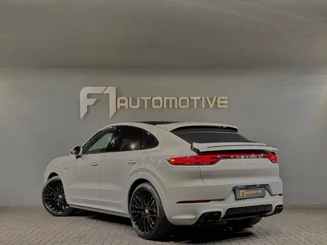 Porsche Cayenne view 8