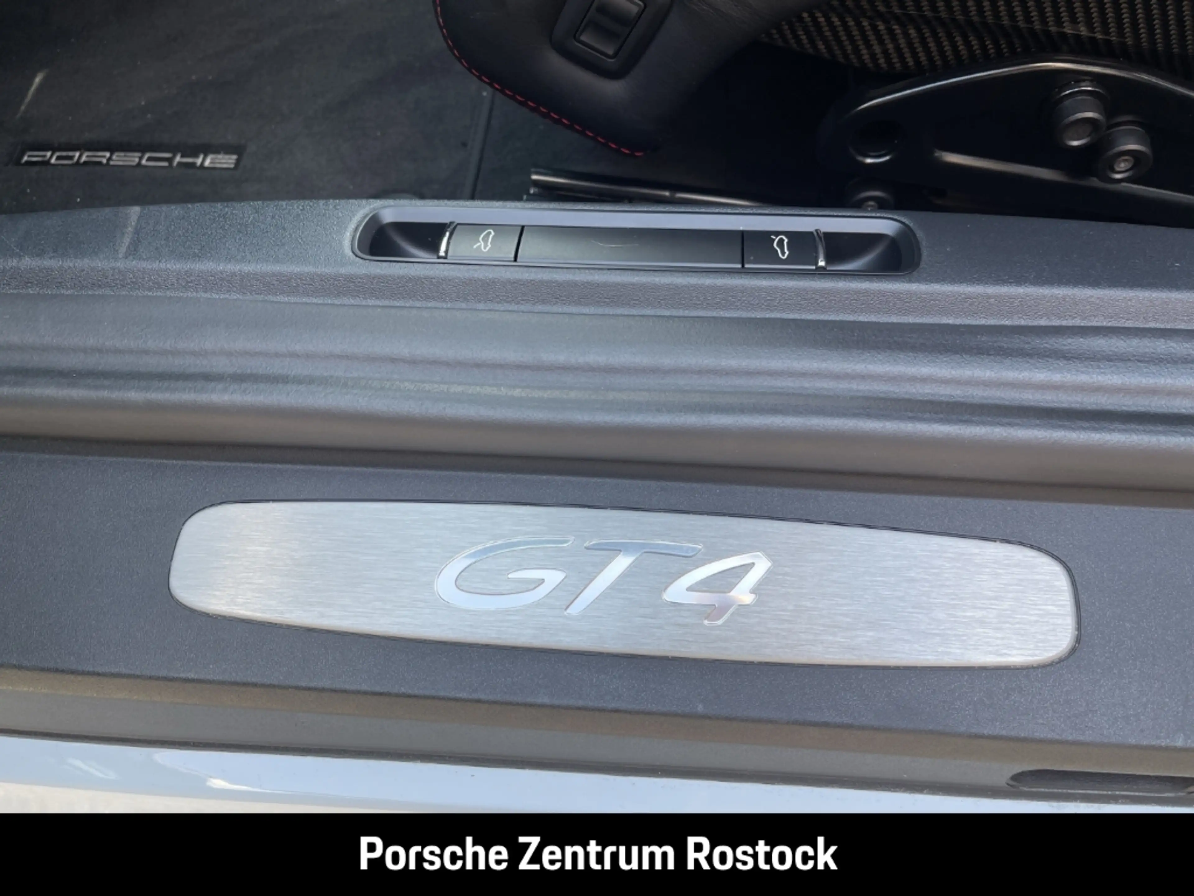 Porsche Cayman 718 GT4 — photo 20