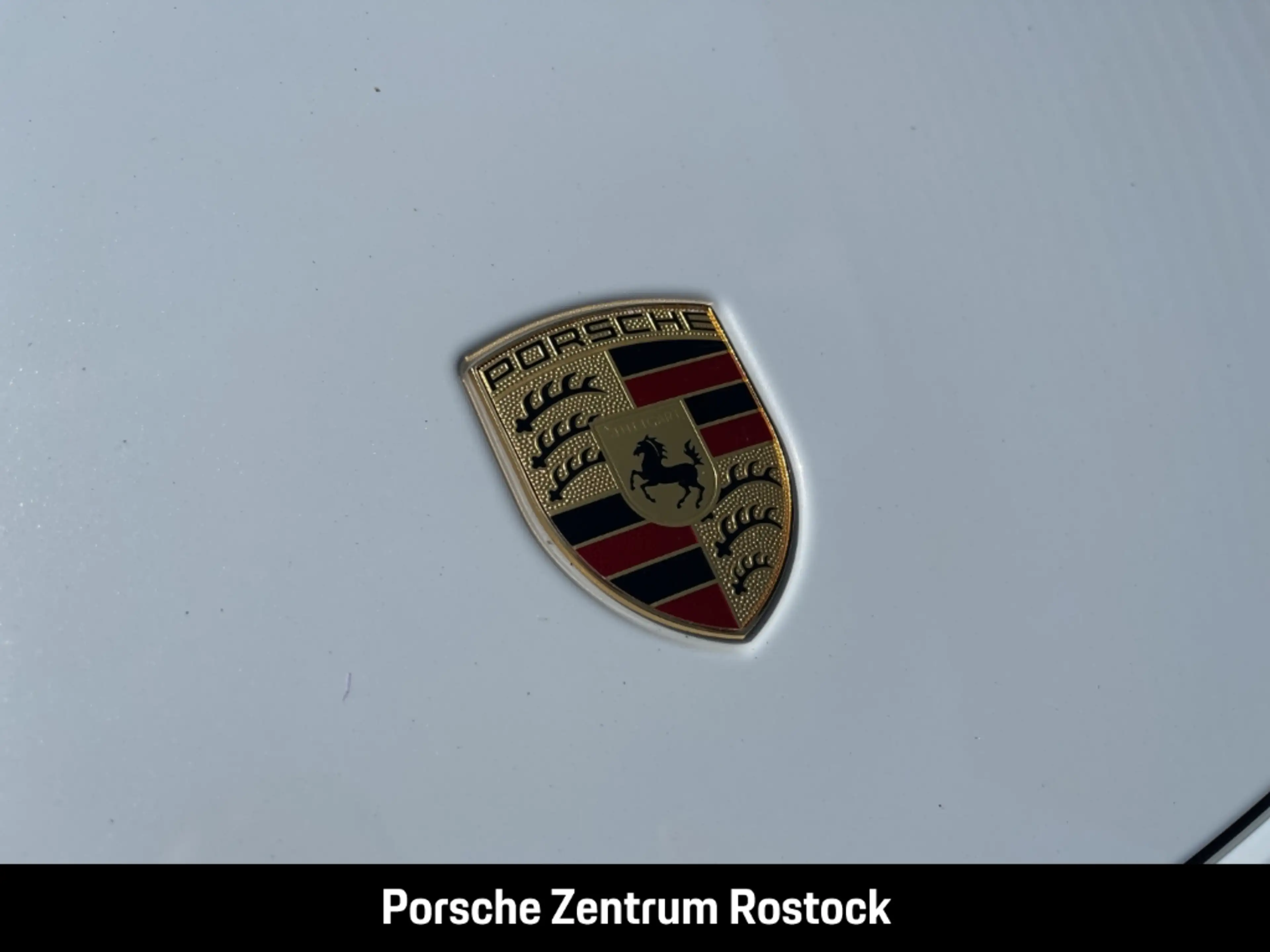 Porsche Cayman 718 GT4 — photo 14