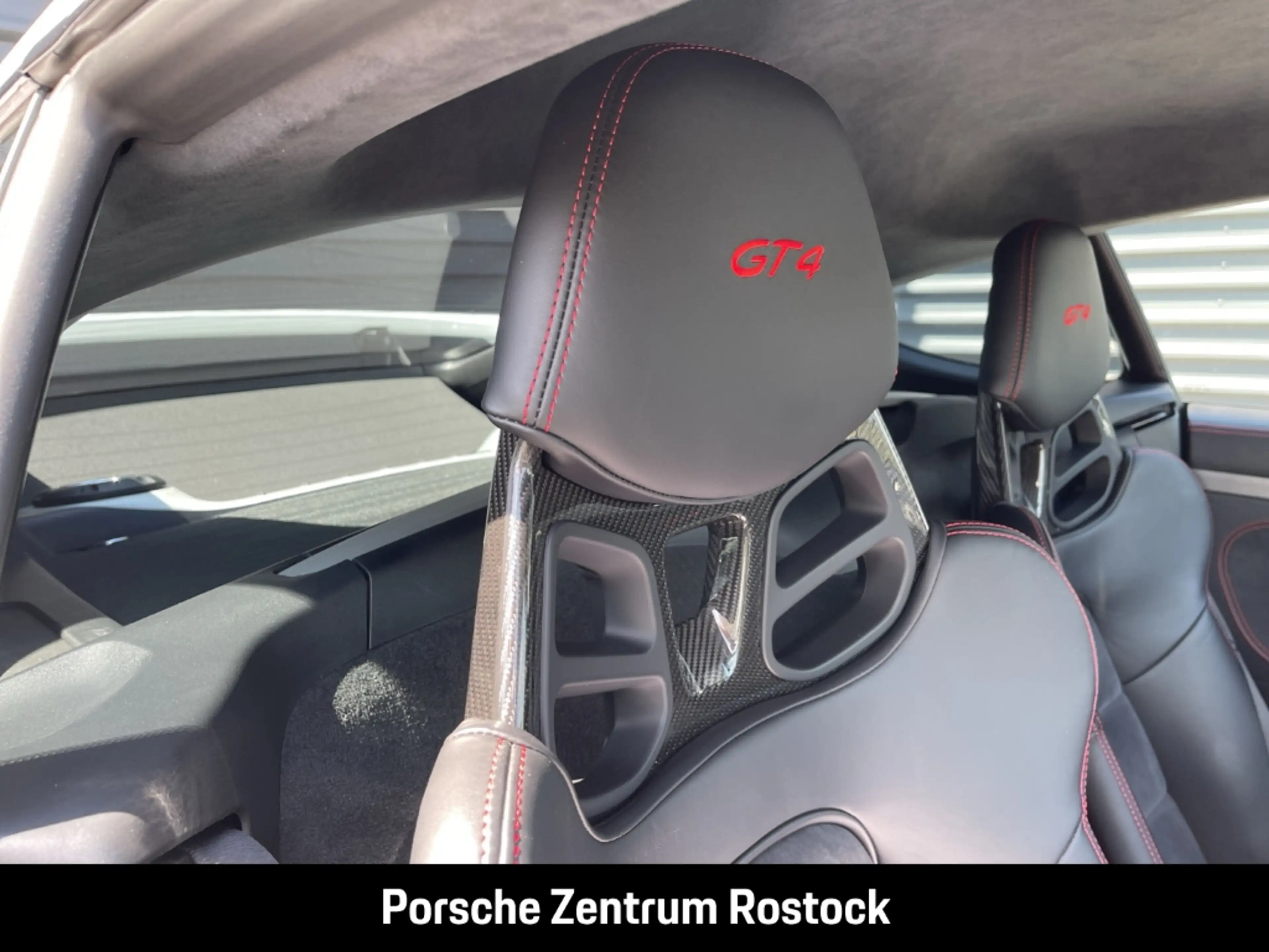 Porsche Cayman 718 GT4 — photo 29