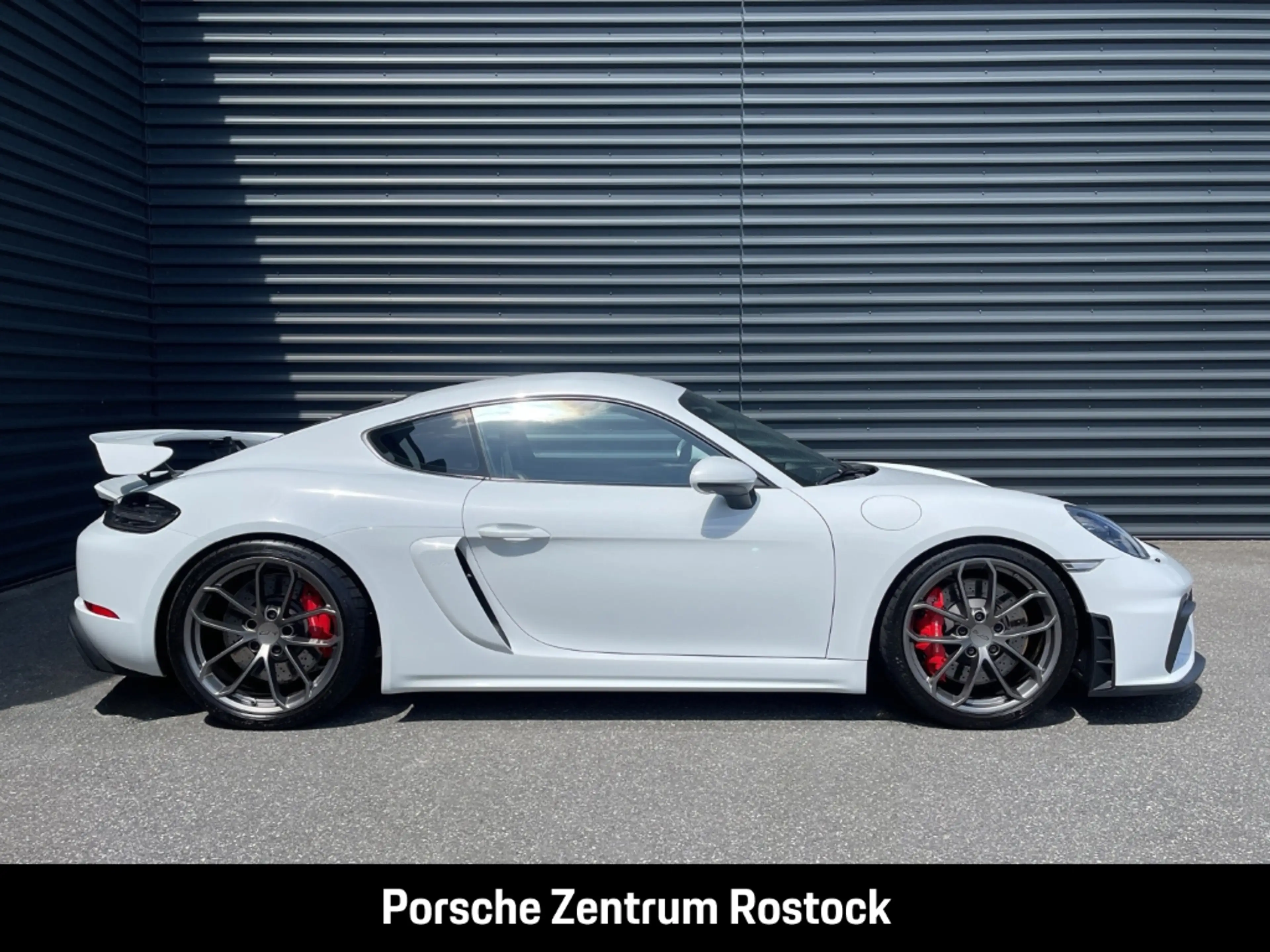Porsche Cayman 718 GT4 — photo 6