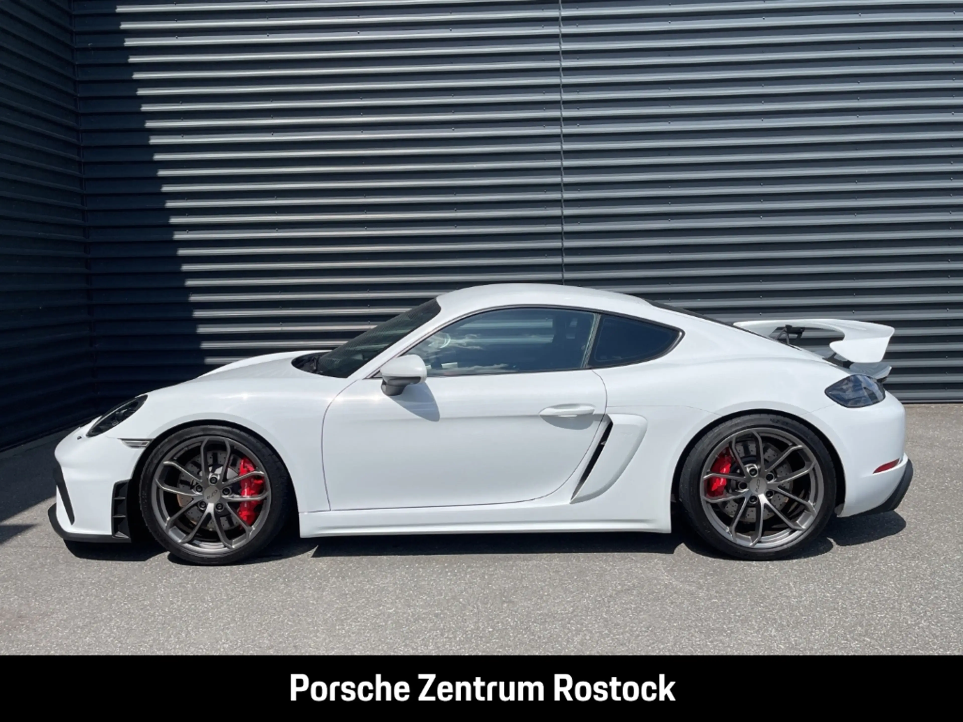 Porsche Cayman 718 GT4 — photo 2