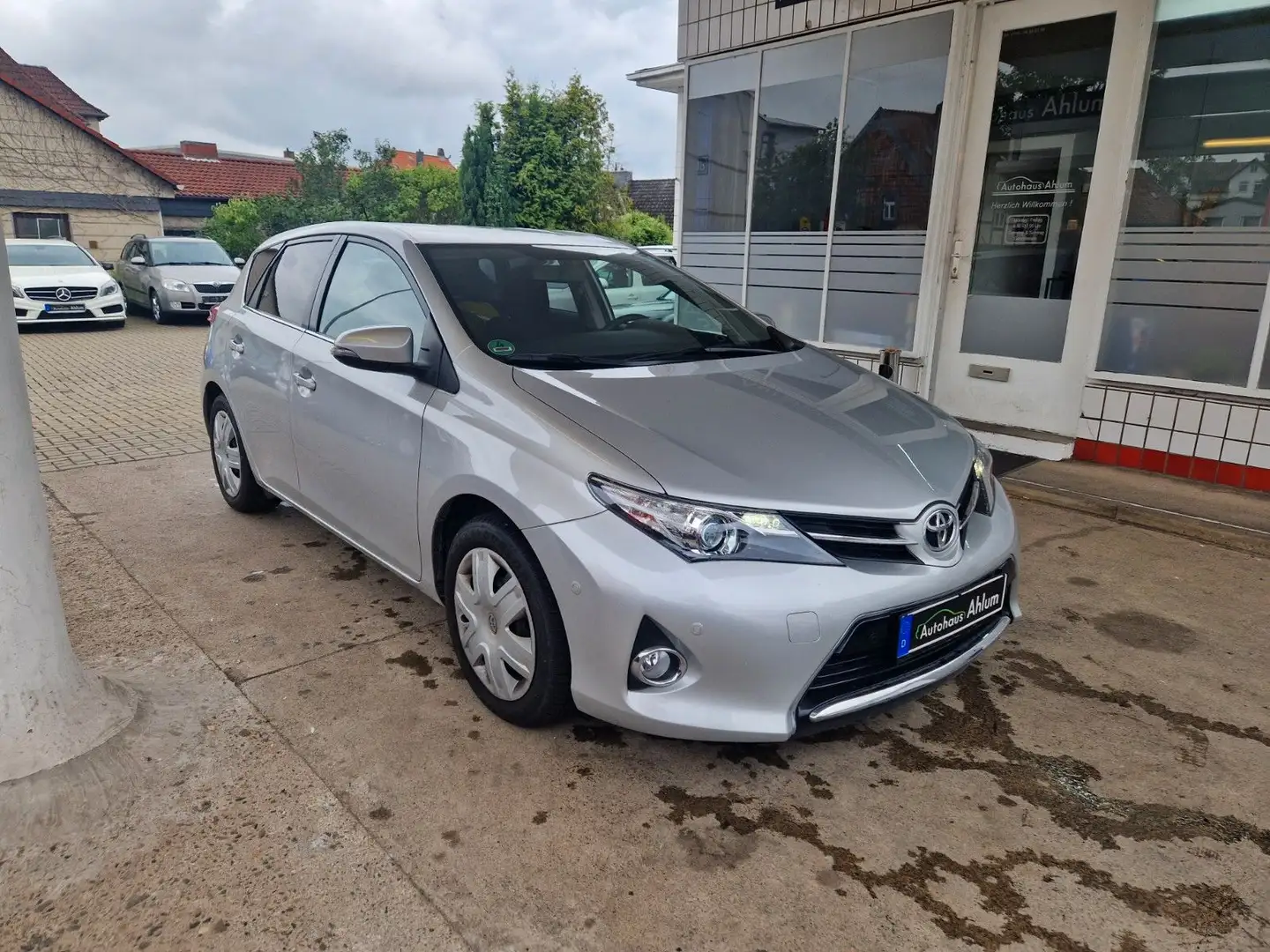 Toyota Auris Life+ Kamera Klima Sitzhzg. MFL PDC 1.Hand Srebrny - 1