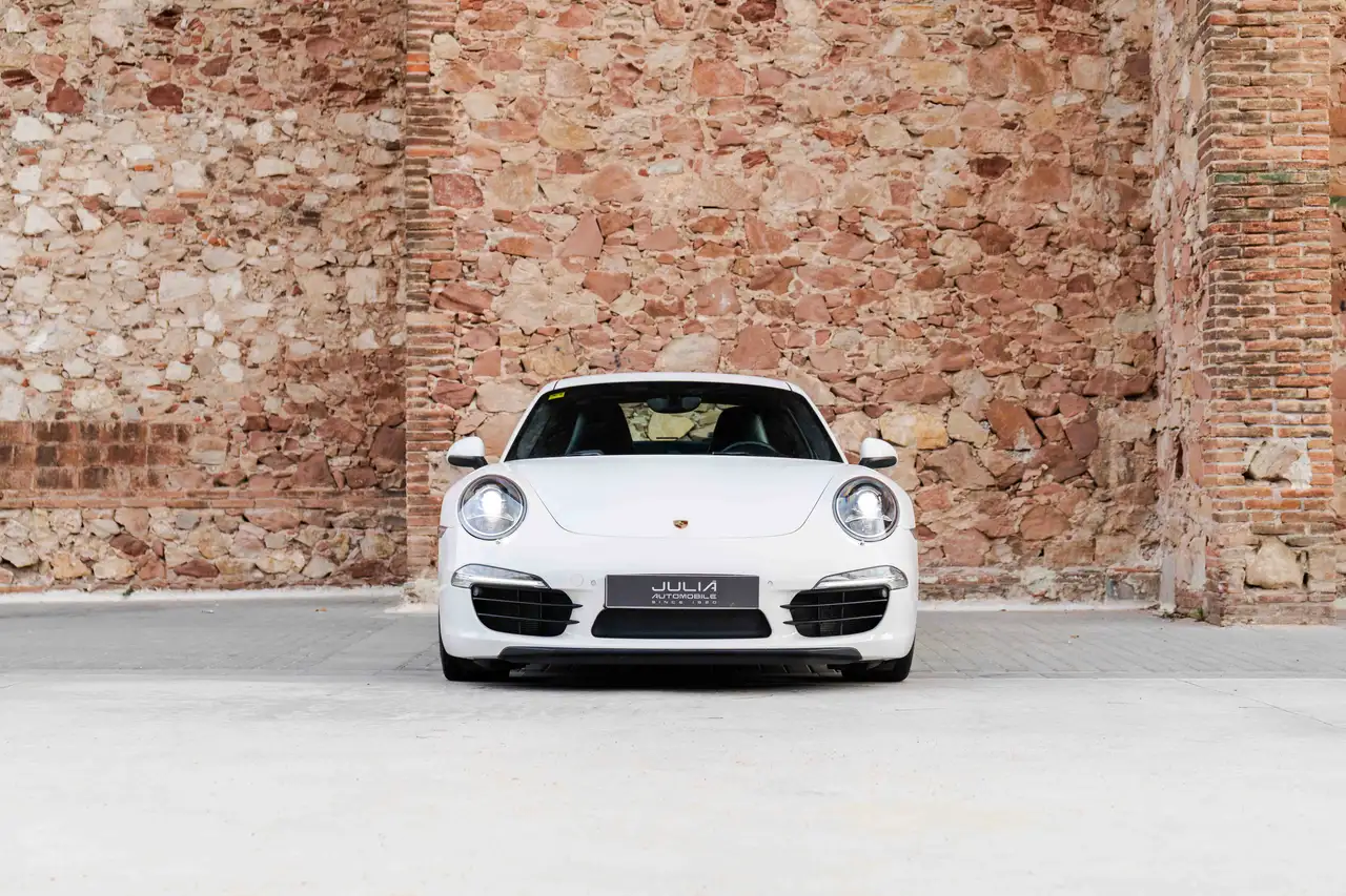 2011 Porsche 991 Carrera S Coupé PDK, photograph 2