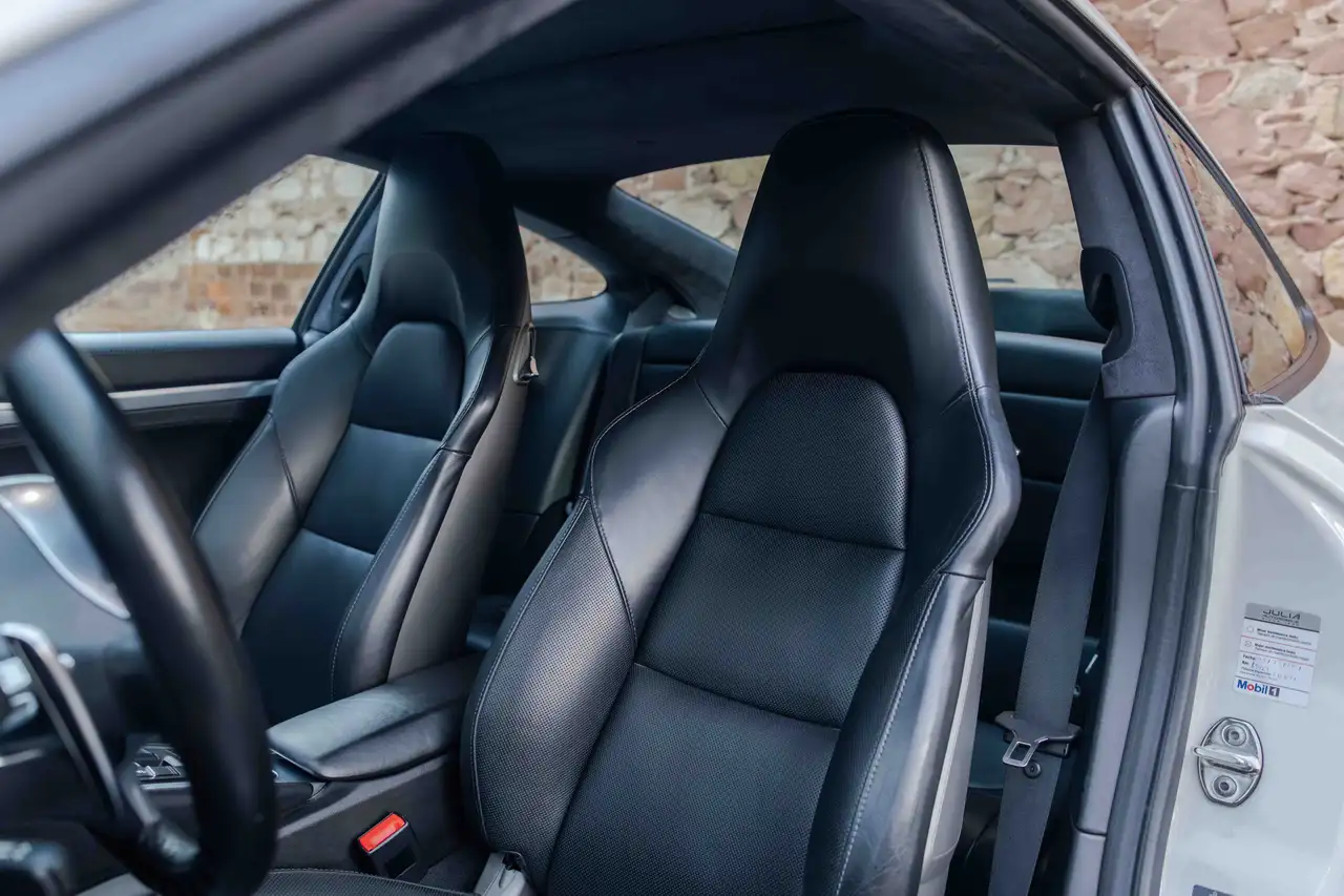 2011 Porsche 991 Carrera S Coupé PDK, photograph 8