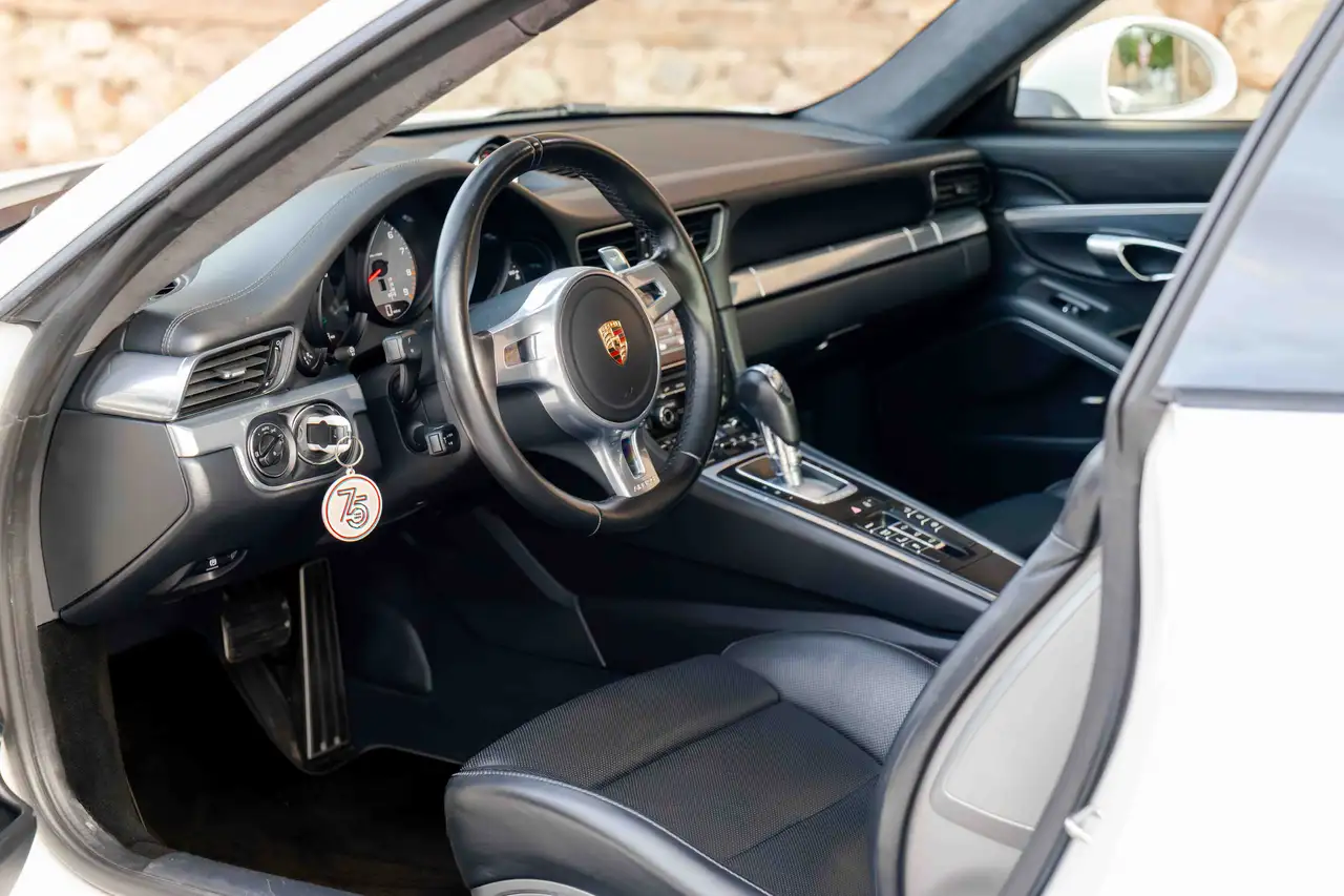 2011 Porsche 991 Carrera S Coupé PDK, photograph 6