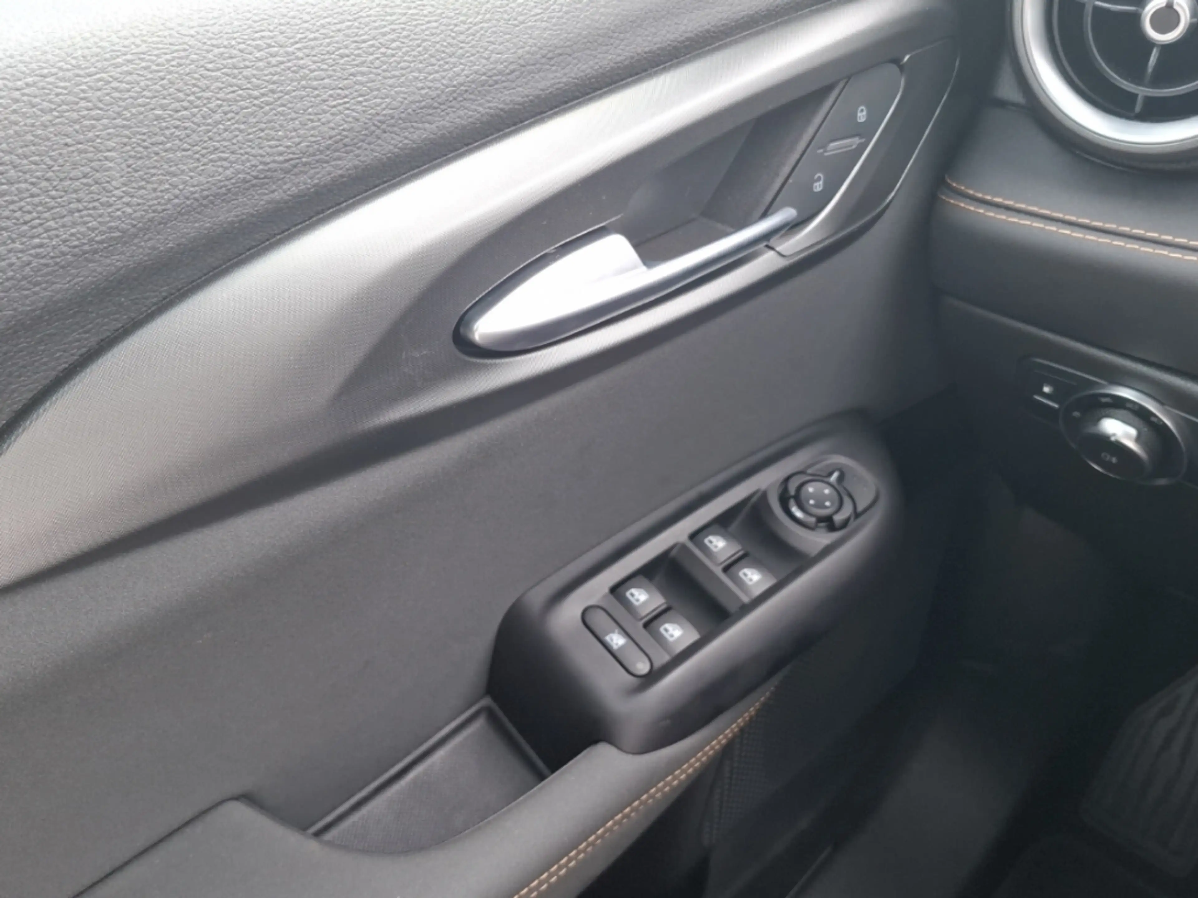 Alfa Romeo Tonale 1.3 T Veloce Plug-In-Hybrid 280PS AT AWD ACC Leder — photo 13